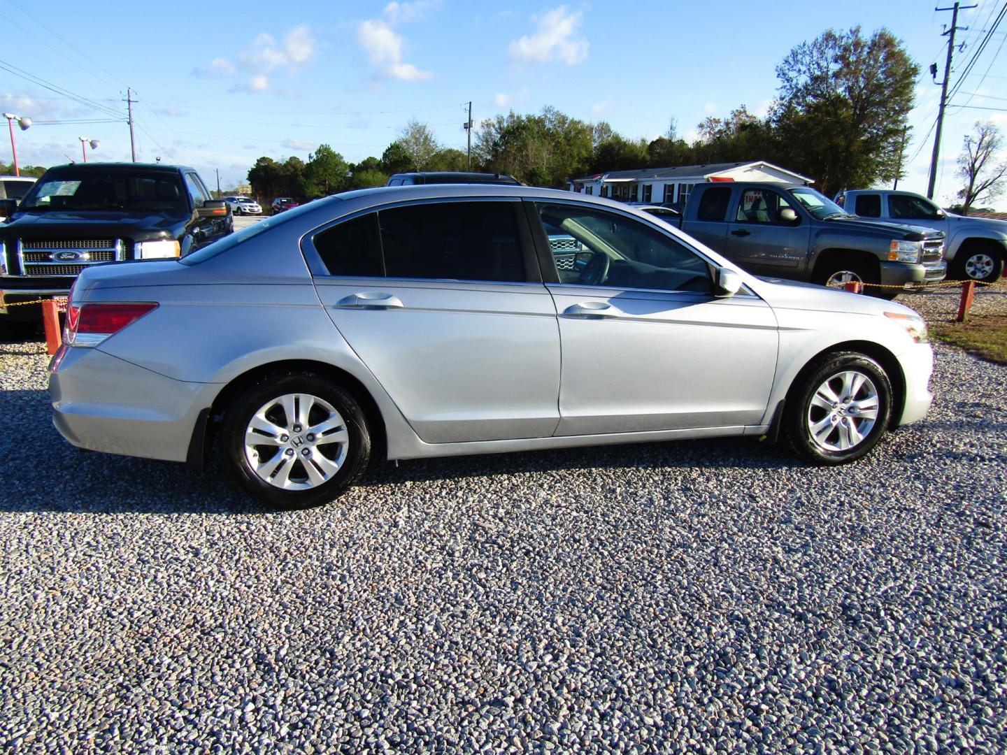 2008 Silver /Gray Honda Accord LX-P Sedan AT (1HGCP264X8A) with an 2.4L L4 DOHC 16V engine, Automatic transmission, located at 15016 S Hwy 231, Midland City, AL, 36350, (334) 983-3001, 31.306210, -85.495277 - Photo#5